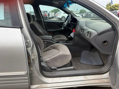 Used 2004 Pontiac Bonneville SE FWD image 12