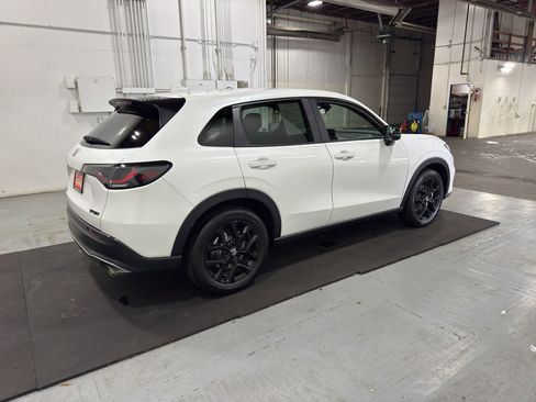 Used 2025 Honda HR-V Sport image 28