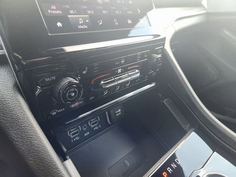 New 2025 Jeep Grand Cherokee Laredo w/ Luxury Tech Group I AWD/4WD image 17