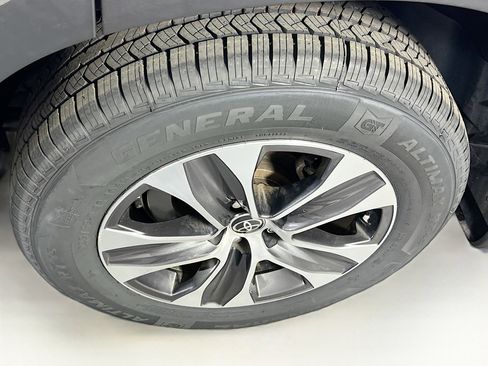 Used 2022 Toyota Highlander XLE image 30