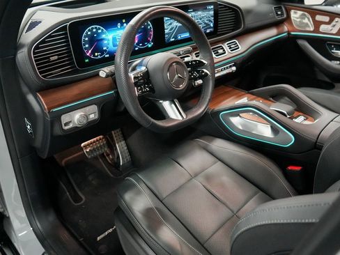 Used 2024 Mercedes-Benz GLS 580 4MATIC image 9