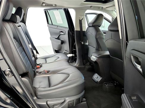 Certified 2024 Toyota Highlander XLE image 18