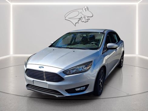 Used 2018 Ford Focus SE w/ SE Appearance Package FWD image 7
