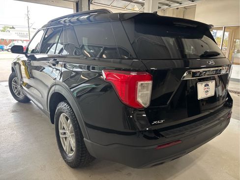 Used 2022 Ford Explorer XLT AWD/4WD image 6