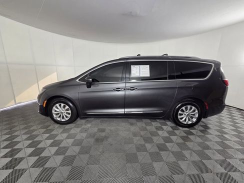 Used 2018 Chrysler Pacifica Touring-L Plus w/ Advanced Safetytec Group image 9