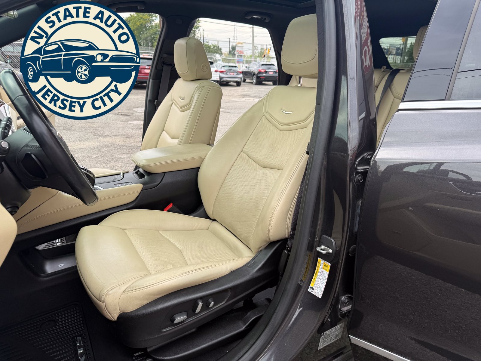 Used 2018 Cadillac XT5 Premium Luxury w/ Driver Assist Package AWD/4WD image 25