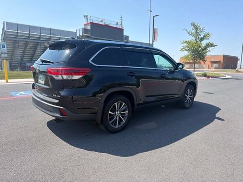 Used 2019 Toyota Highlander XLE AWD/4WD image 6