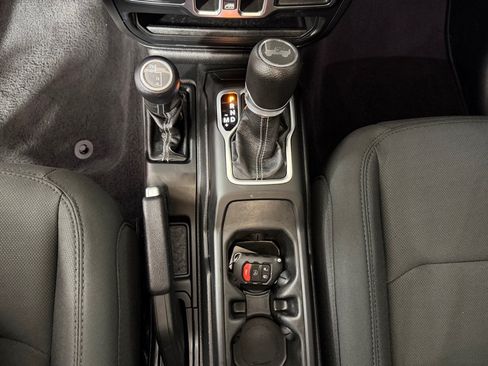 Used 2021 Jeep Wrangler Unlimited Sahara w/ Uconnect 4C Nav & Sound Group AWD/4WD image 15