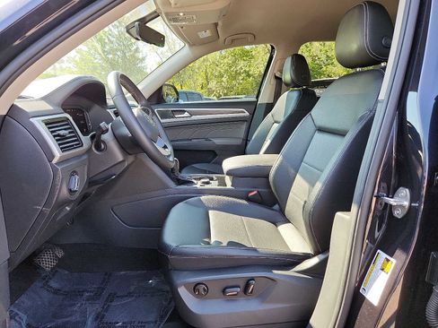 Used 2023 Volkswagen Atlas SE w/ Black Wheel Package AWD/4WD image 13