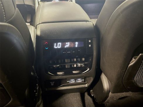 Used 2023 Jeep Grand Cherokee L Laredo image 24