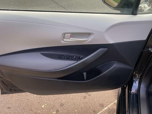 Used 2022 Toyota Corolla LE FWD image 12