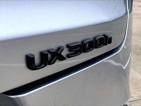 Used 2025 Lexus UX 300h FWD image 10