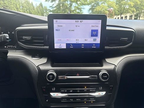 Used 2020 Ford Explorer XLT w/ Equipment Group 202A AWD/4WD image 15