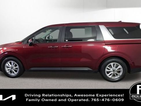Used 2023 Kia Carnival LX FWD image 5
