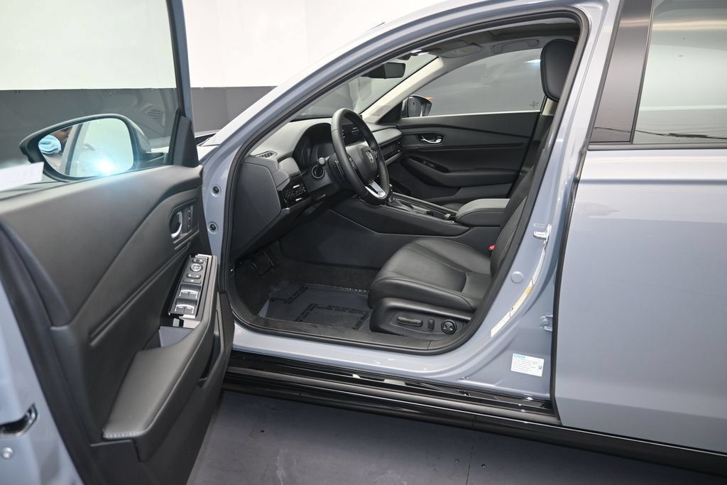 Used 2023 Honda Accord Touring image 10