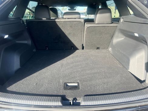 Used 2025 Volkswagen Atlas Cross Sport SE image 32