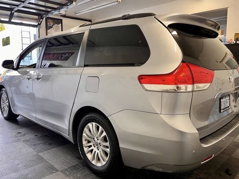 Used 2011 Toyota Sienna XLE image 7
