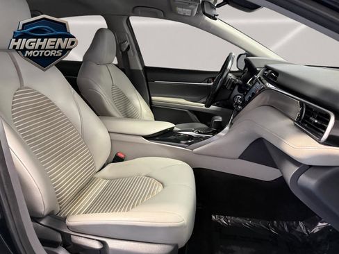 Used 2019 Toyota Camry SE FWD image 19