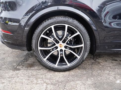 Used 2021 Porsche Cayenne Turbo image 18