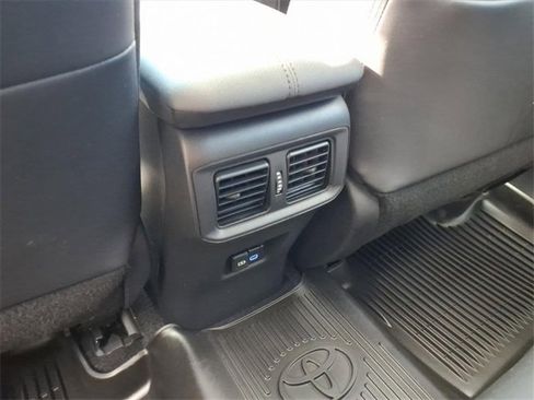 Used 2022 Toyota RAV4 XLE Premium image 8