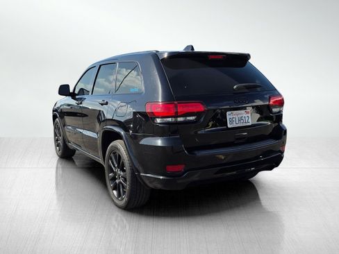 Used 2018 Jeep Grand Cherokee Altitude RWD image 5