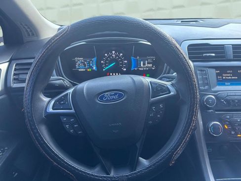 Used 2018 Ford Fusion SE FWD image 24