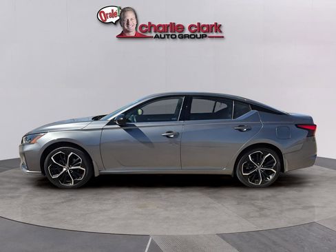 Used 2023 Nissan Altima 2.5 SR AWD/4WD image 3