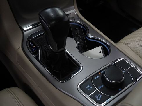 Certified 2020 Jeep Grand Cherokee Limited w/ Luxury Group II image 39