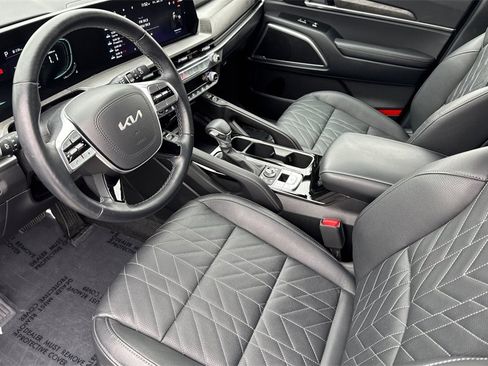 Used 2025 Kia Telluride AWD image 10