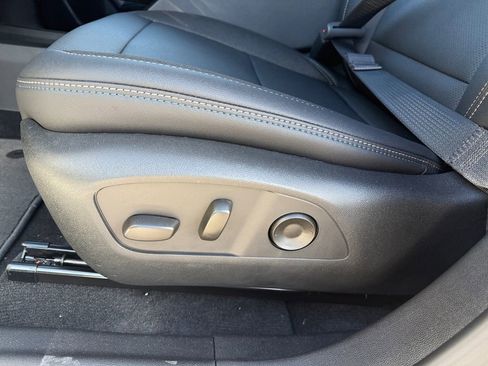 New 2026 Chevrolet Equinox EV LT image 17