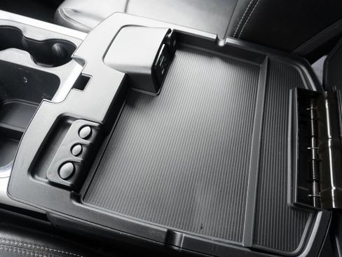 Used 2016 RAM 1500 Laramie w/ Convenience Group image 21