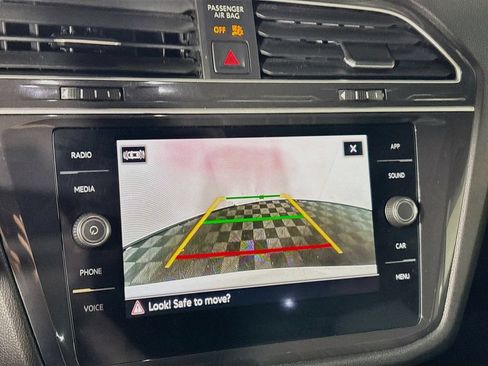 Certified 2024 Volkswagen Tiguan SE w/ Panoramic Sunroof Package AWD/4WD image 17