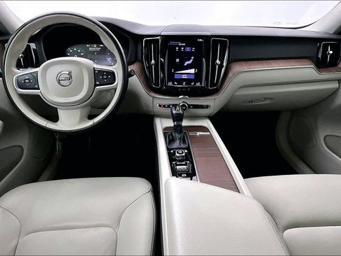 Used 2021 Volvo XC60 T5 Momentum w/ Protection Package Premier AWD/4WD image 14