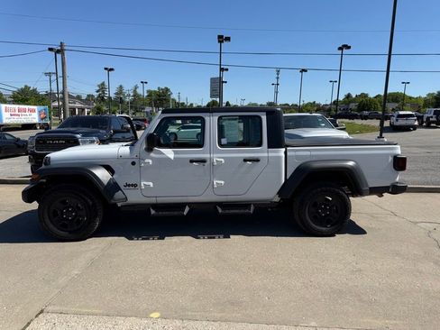 Used 2025 Jeep Gladiator Sport AWD/4WD image 11