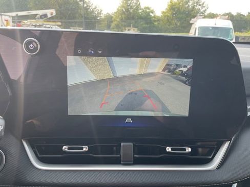 Used 2025 Chevrolet Equinox LT image 32