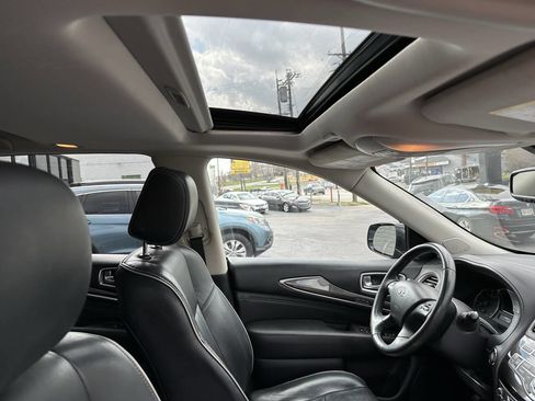 Used 2019 INFINITI QX60 Luxe w/ Essential Package image 6