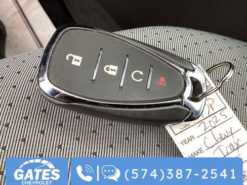 Used 2025 Chevrolet Trax LT w/ LT Convenience Package image 28