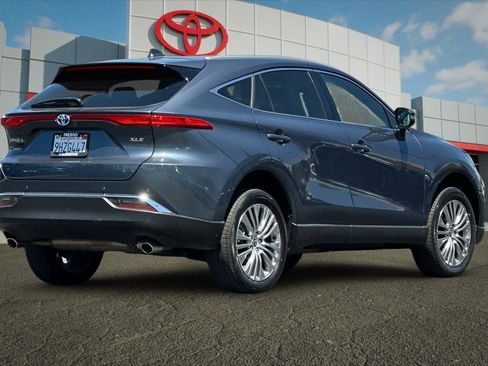 Certified 2023 Toyota Venza XLE AWD/4WD image 3