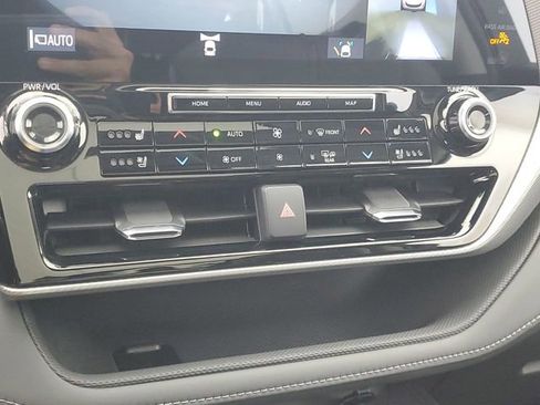 Used 2022 Toyota Highlander Platinum AWD/4WD image 31