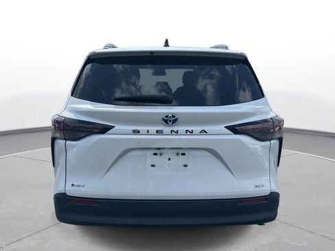 Used 2025 Toyota Sienna XLE FWD image 7