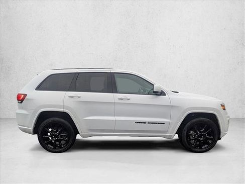 Used 2019 Jeep Grand Cherokee Altitude image 4