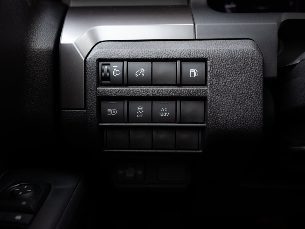 Certified 2025 Toyota Tacoma TRD Off-Road AWD/4WD image 24