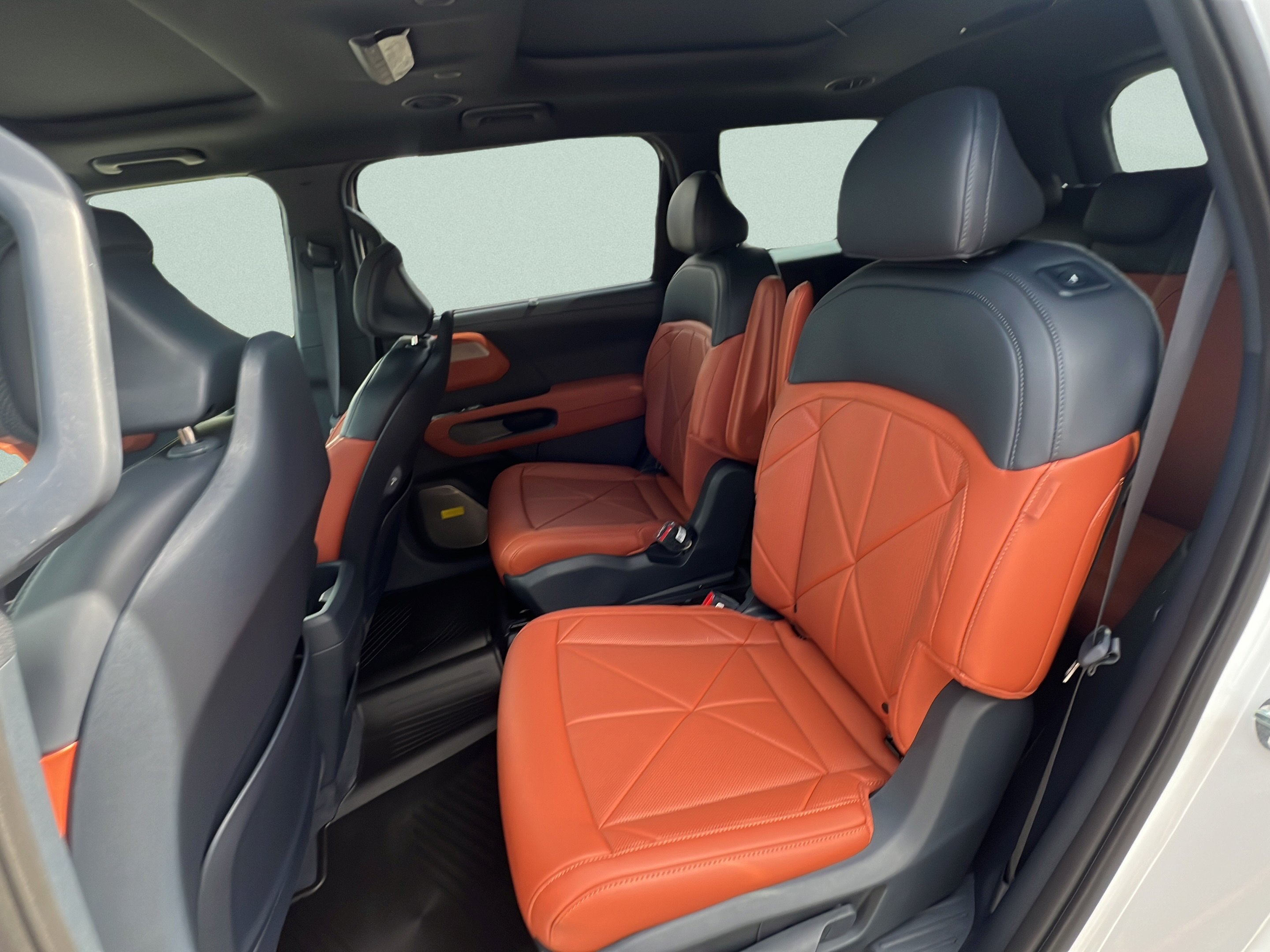 New 2027 Kia Telluride SX w/ Towing Package FWD image 10