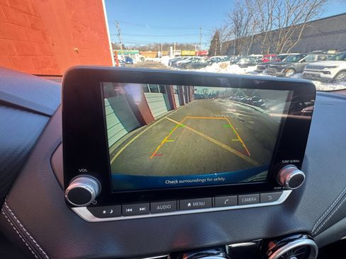 Used 2025 Nissan Sentra SV FWD image 17