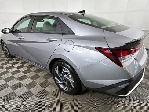 Certified 2025 Hyundai Elantra Sport FWD image 5