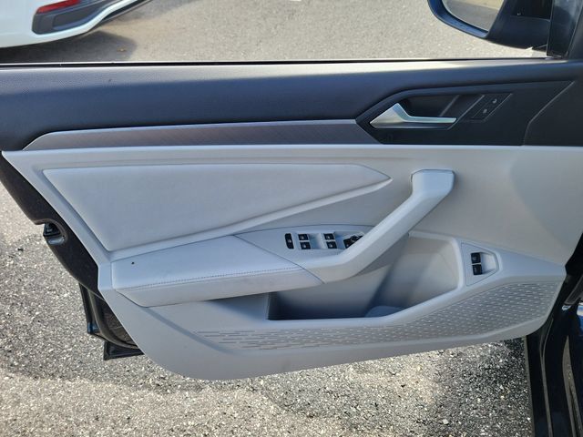 Certified 2023 Volkswagen Jetta SE w/ Panoramic Sunroof Package FWD image 13