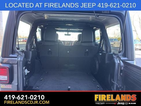 Used 2022 Jeep Wrangler Unlimited Rubicon w/ Cold Weather Group image 10