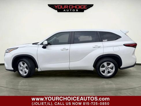 Used 2023 Toyota Highlander L FWD image 2