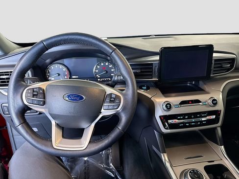 Used 2022 Ford Explorer XLT w/ Equipment Group 202A image 22