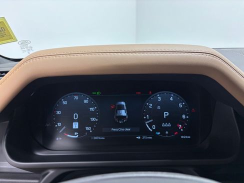 Used 2026 Land Rover Defender 110 X-Dynamic SE AWD/4WD image 17